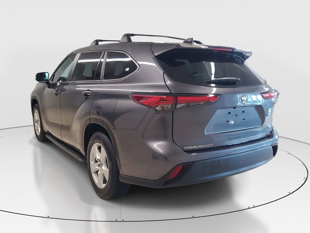 Used 2023 Toyota Highlander LE image 5