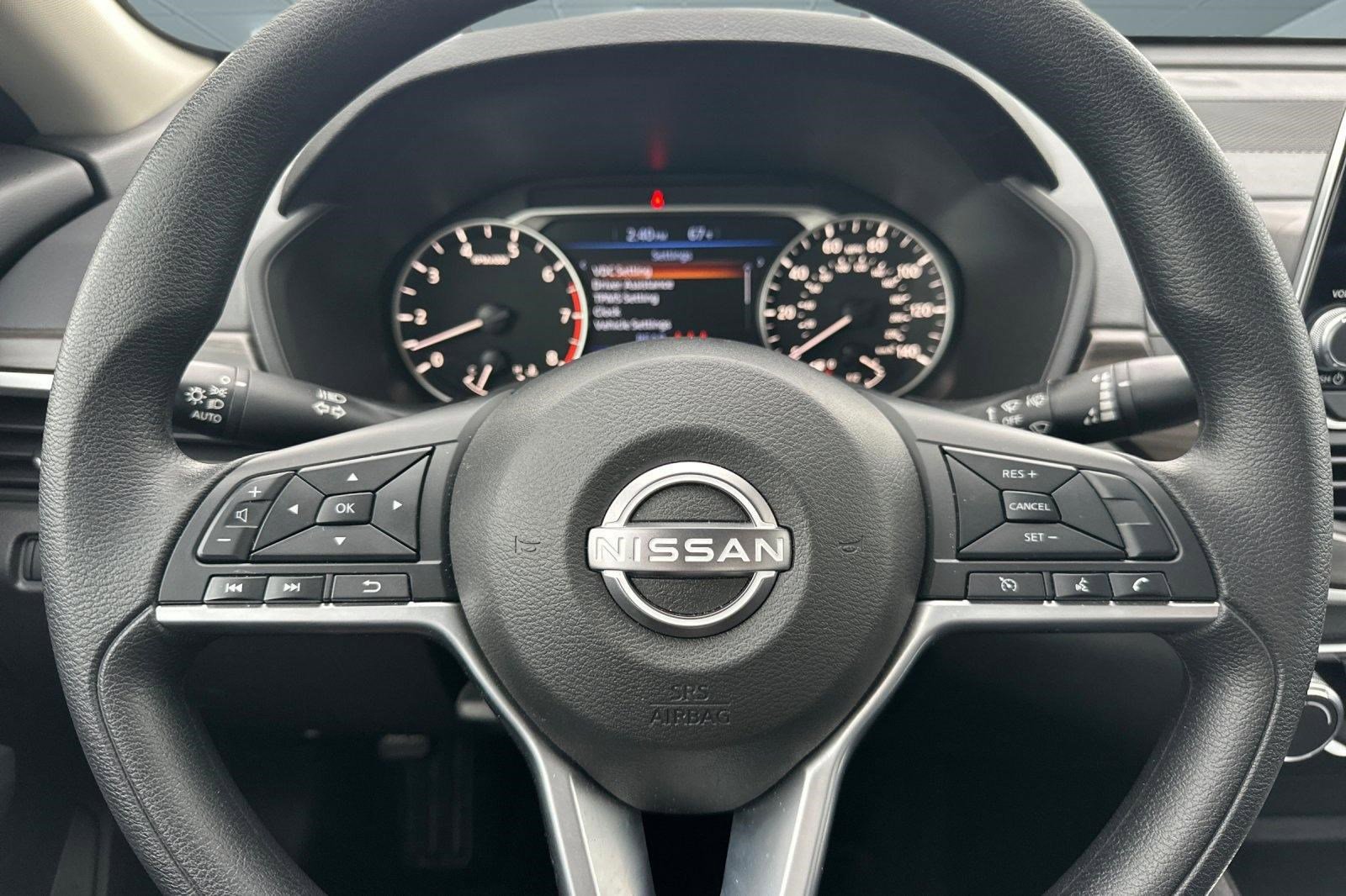 Used 2025 Nissan Altima 2.5 SV image 17