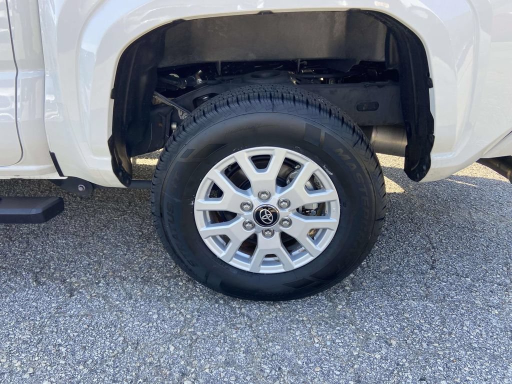 Used 2024 Toyota Tacoma SR5 AWD/4WD image 9