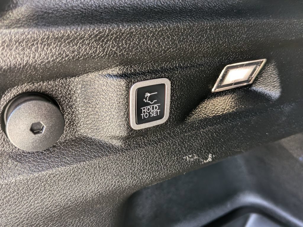 Used 2025 Jeep Grand Cherokee L Limited w/ Black Appearance Package RWD image 14