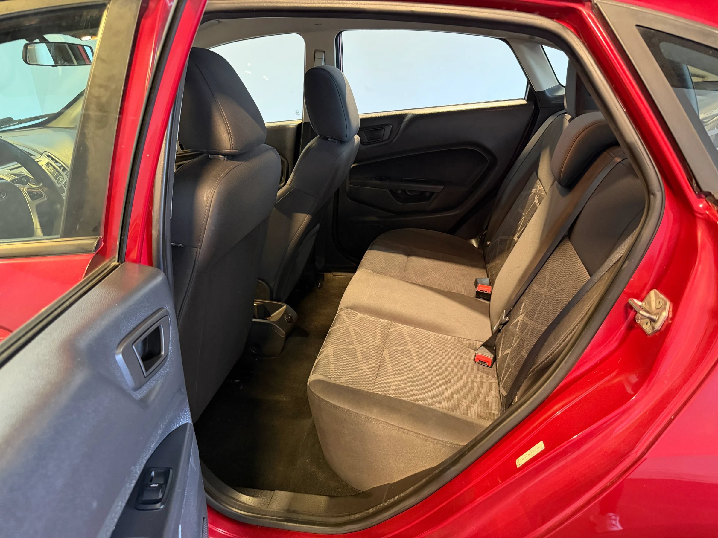 Used 2012 Ford Fiesta SE w/ Super Fuel Economy Pkg FWD image 31