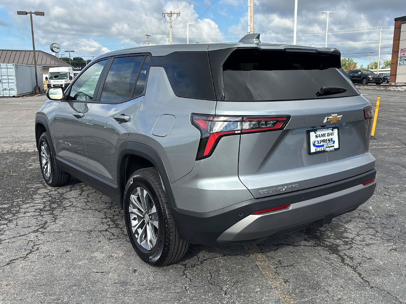 Used 2026 Chevrolet Equinox LT AWD/4WD image 5