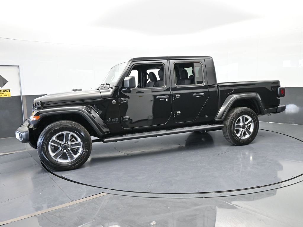 Used 2024 Jeep Gladiator Sport w/ Premium Package image 2