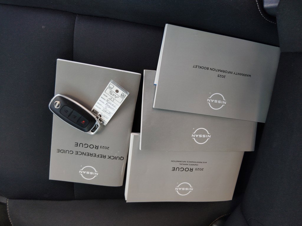 Used 2023 Nissan Rogue S image 30