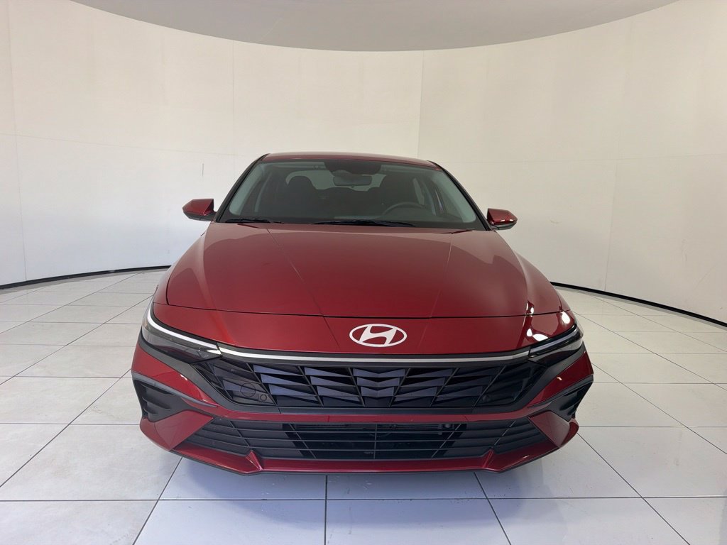Certified 2025 Hyundai Elantra Hybrid FWD image 2