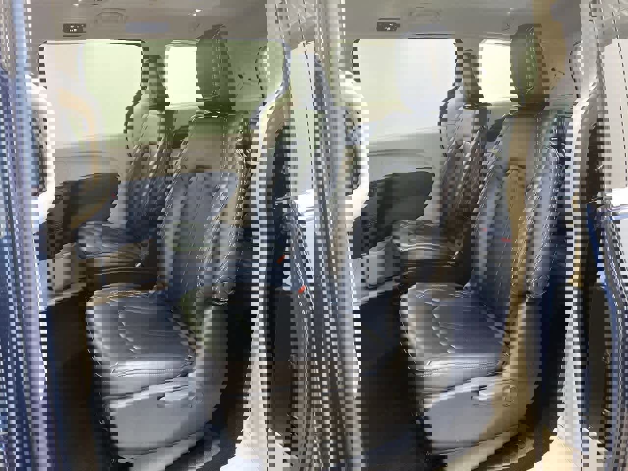 Used 2023 Chrysler Pacifica Touring-L image 17