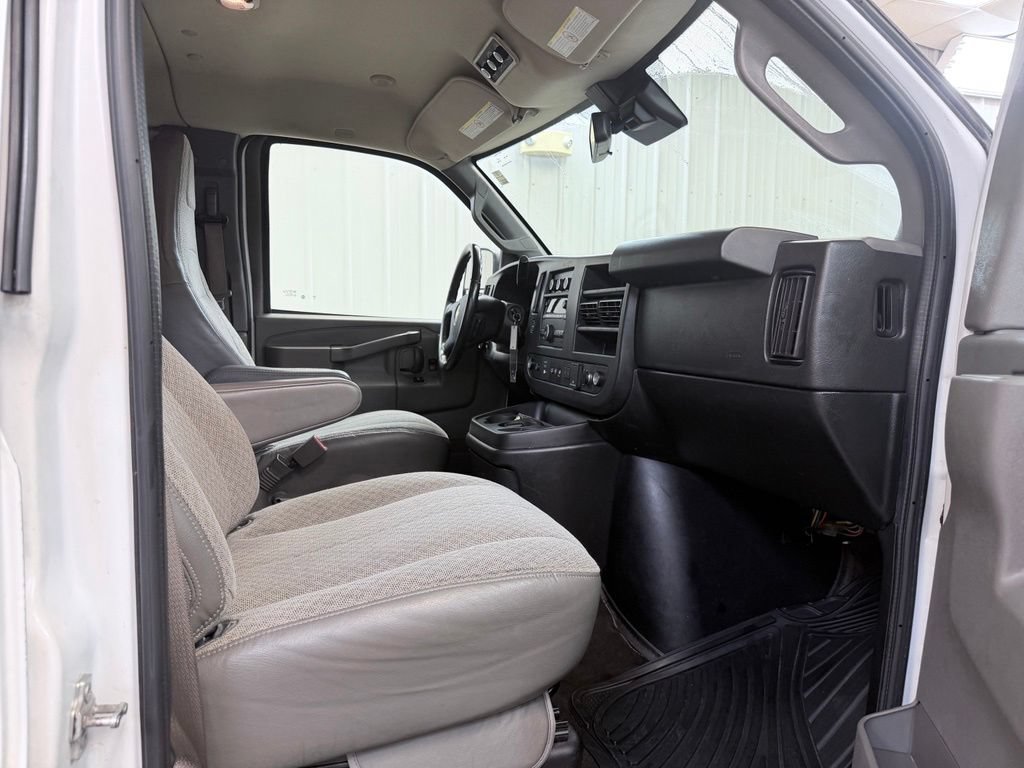 Used 2020 Chevrolet Express 3500 LT w/ LT Preferred Equipment Group RWD image 21