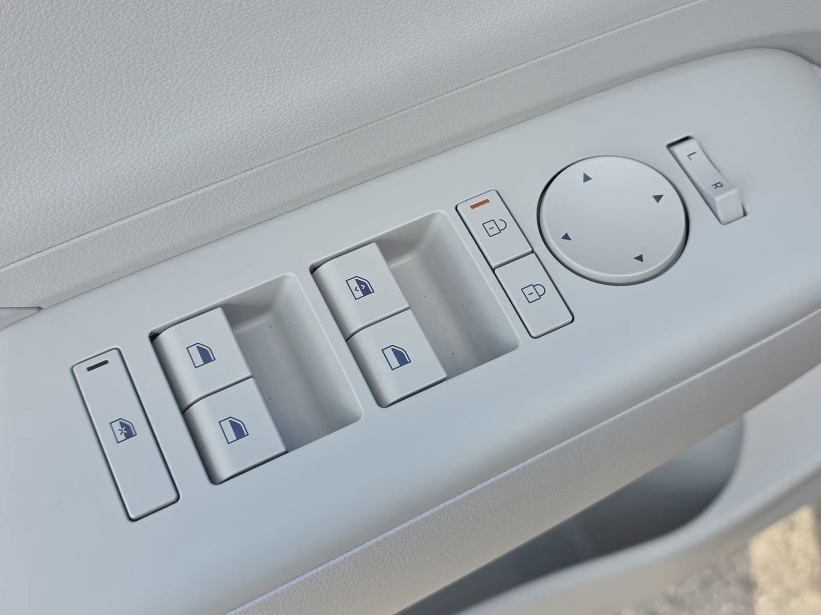 New 2026 Hyundai Kona SE image 7