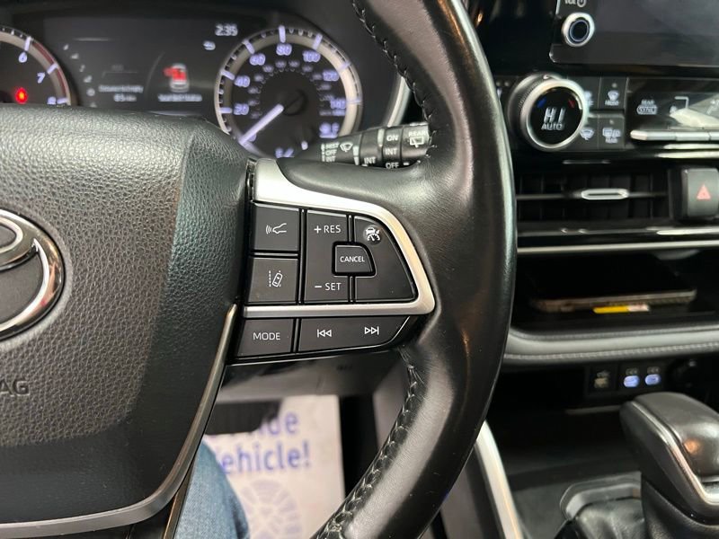 Used 2023 Toyota Highlander XLE AWD/4WD image 21