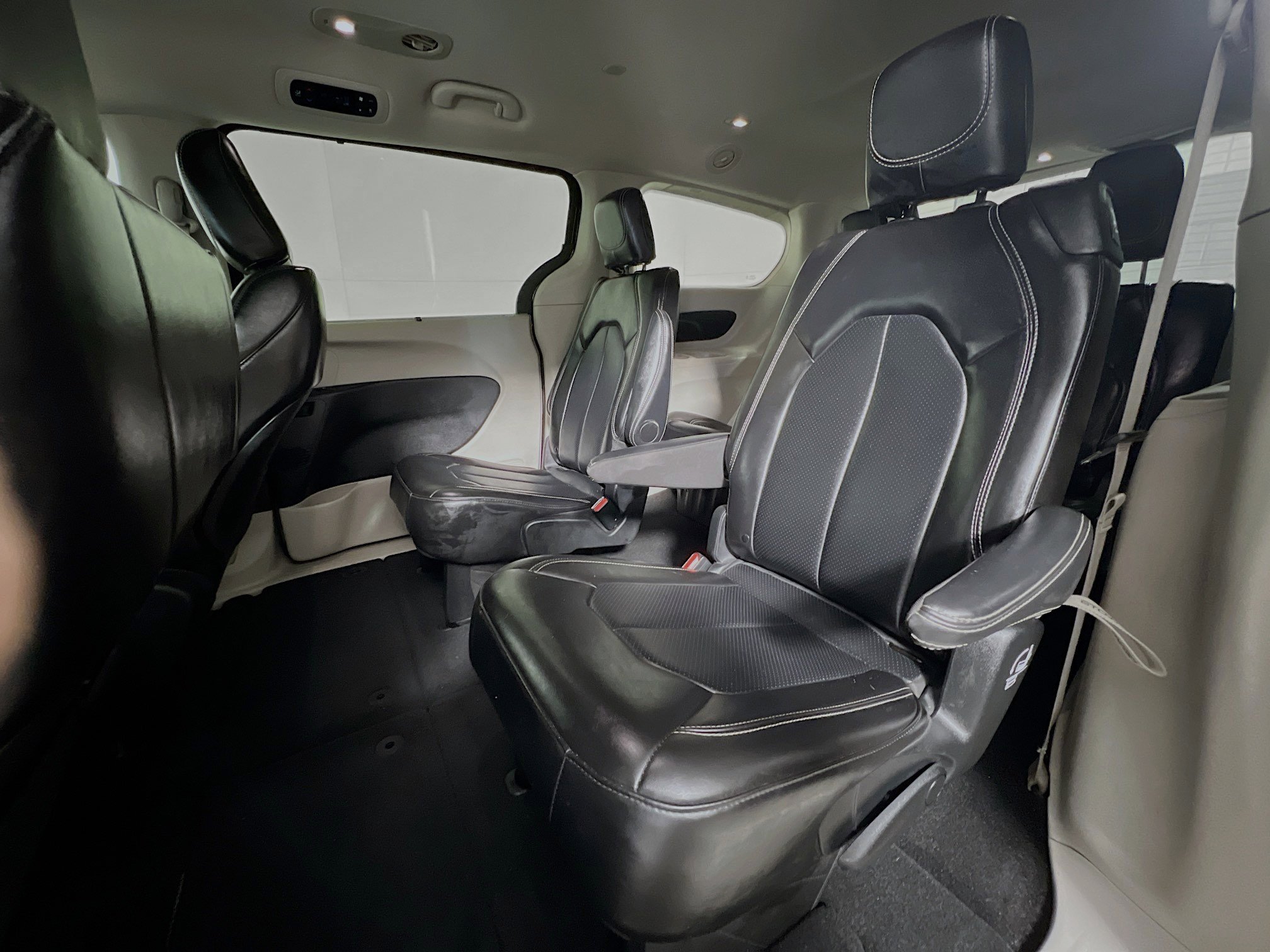 Used 2024 Chrysler Pacifica Touring-L image 29