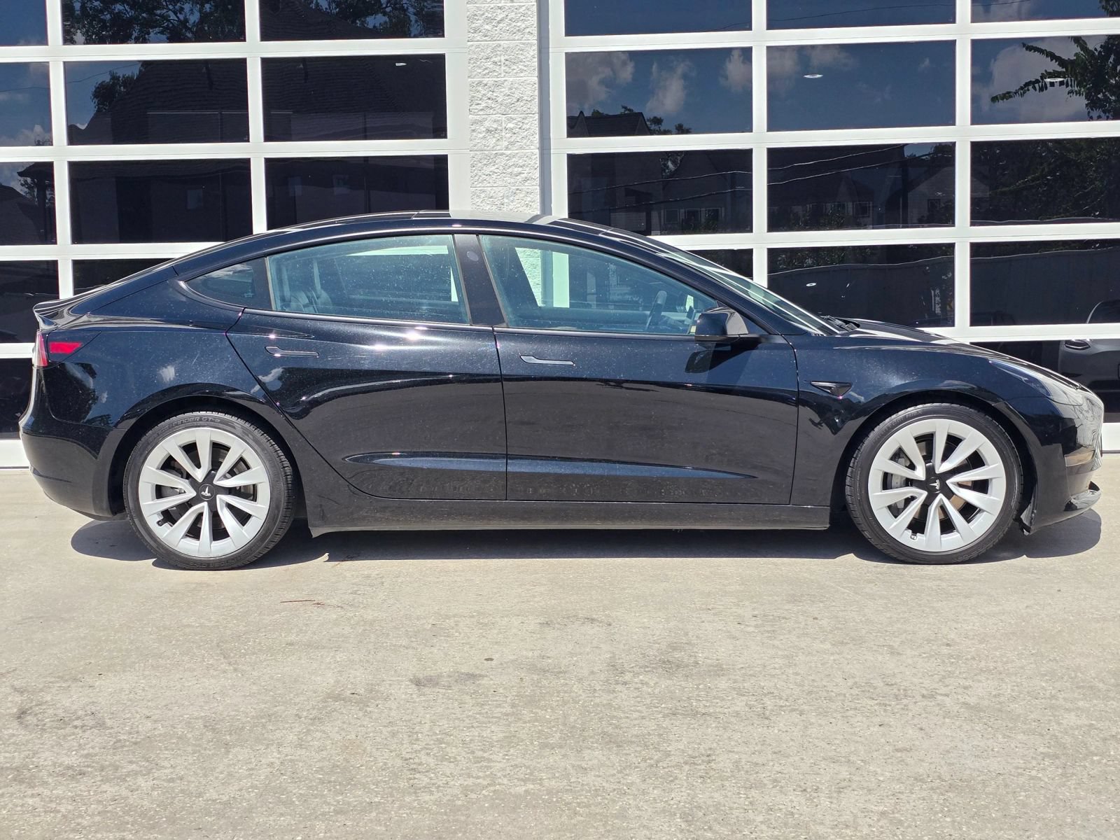 Used 2023 Tesla Model 3 Standard Range RWD image 3