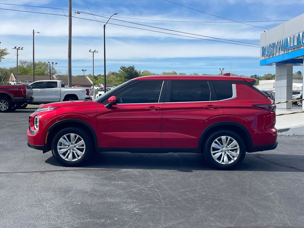 Used 2025 Mitsubishi Outlander ES AWD/4WD image 4