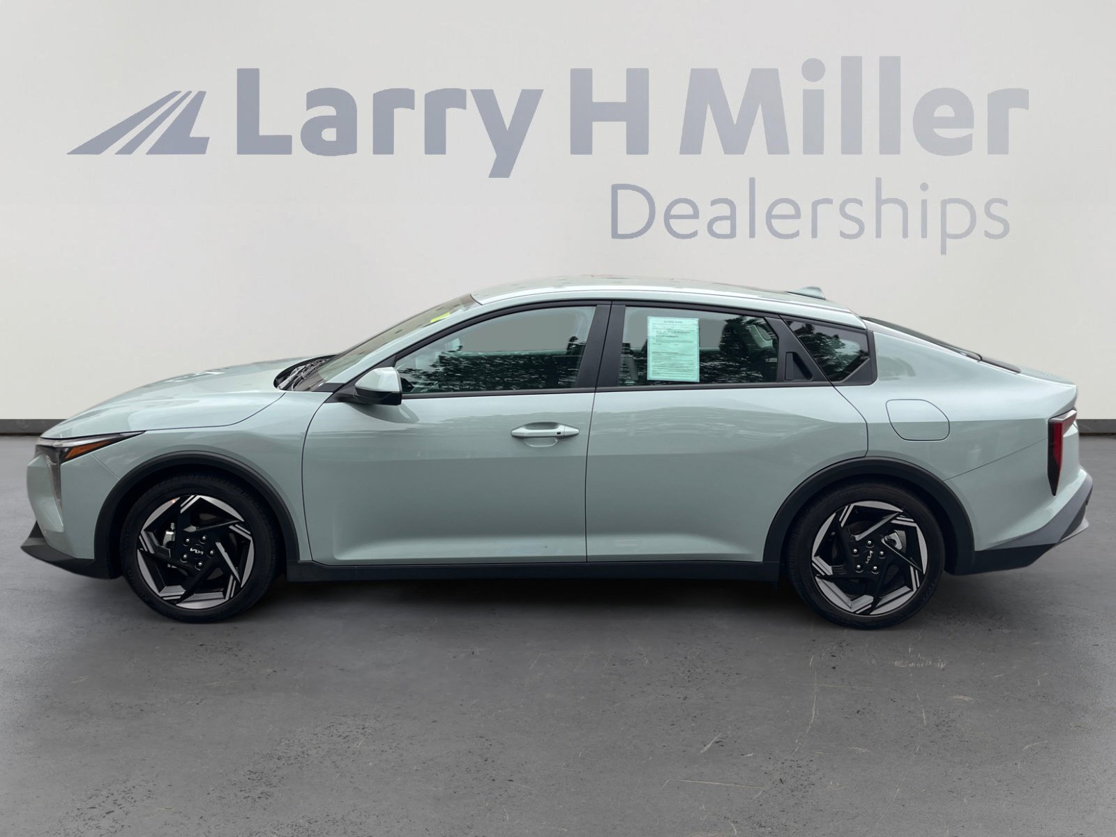 Used 2025 Kia K4 EX image 2