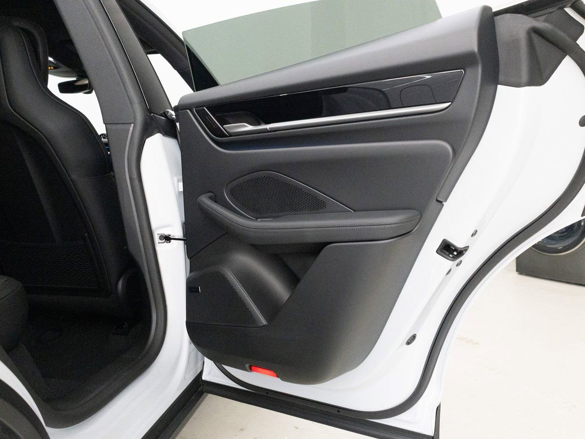 New 2025 Porsche Macan 4S Electric image 29