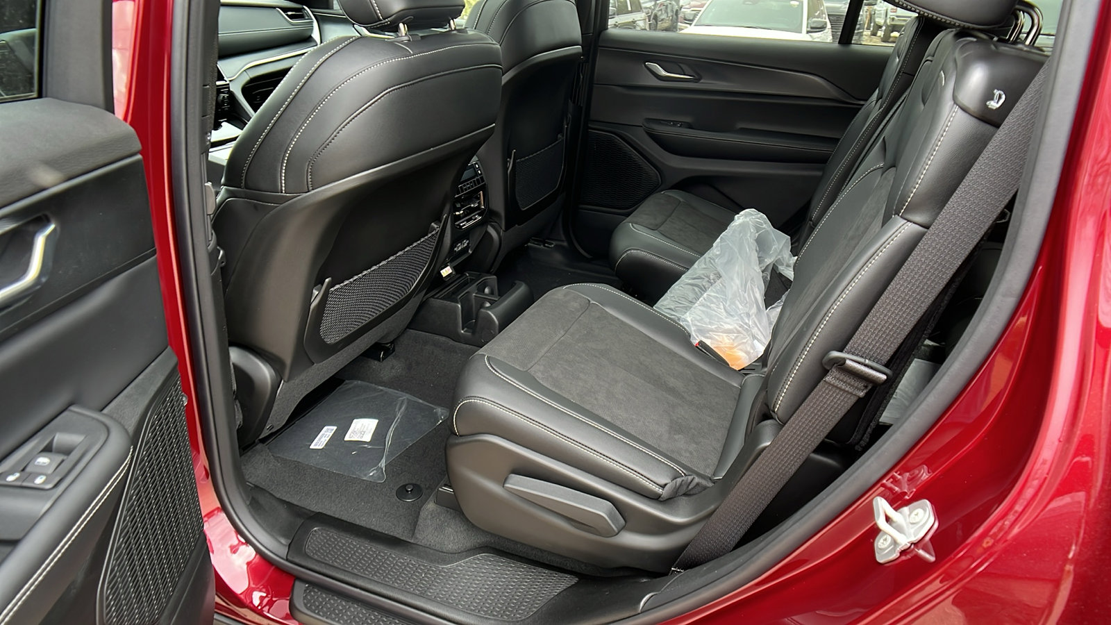 New 2025 Jeep Grand Cherokee L Altitude image 18