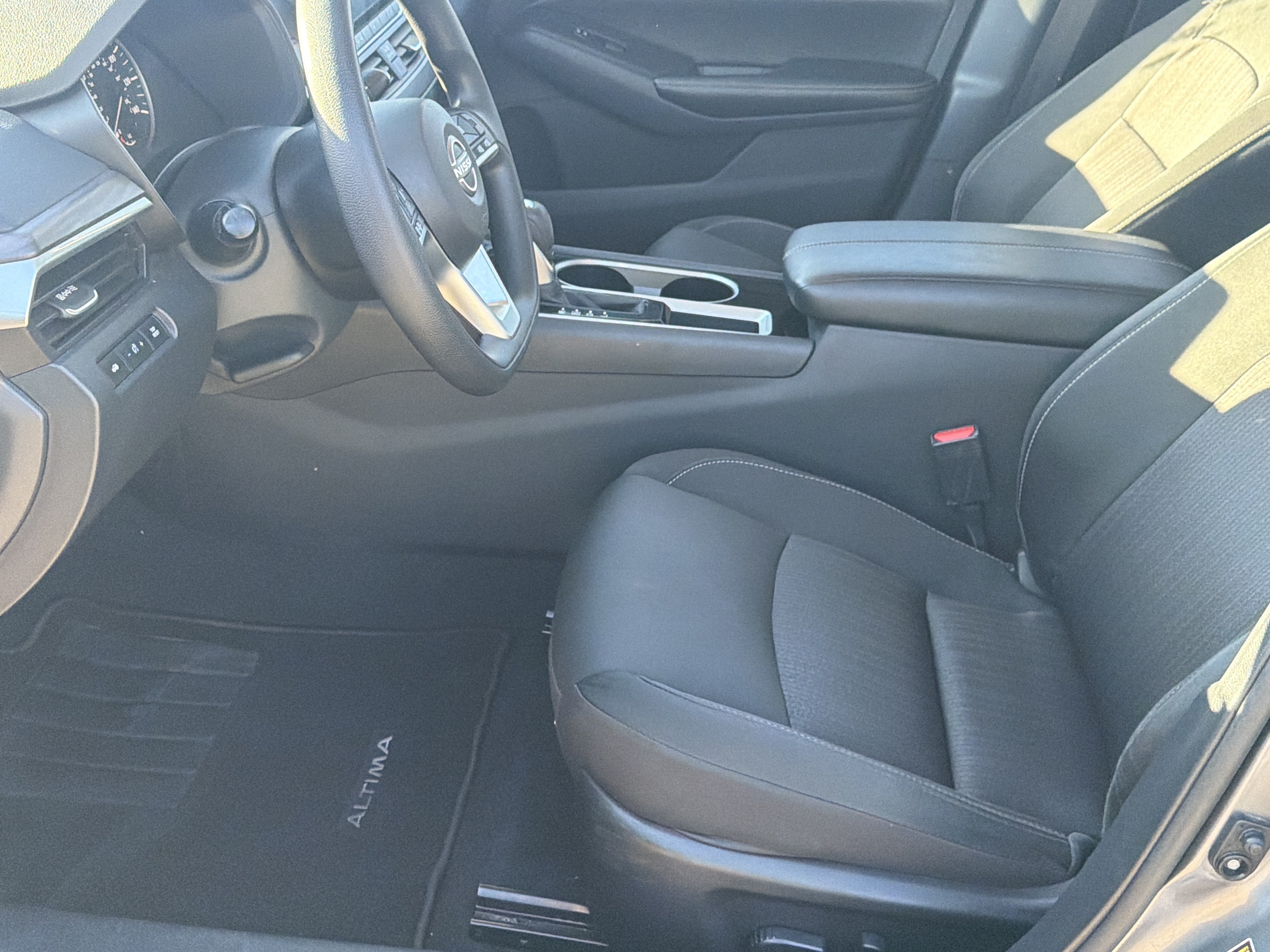 Used 2024 Nissan Altima 2.5 SV FWD image 24