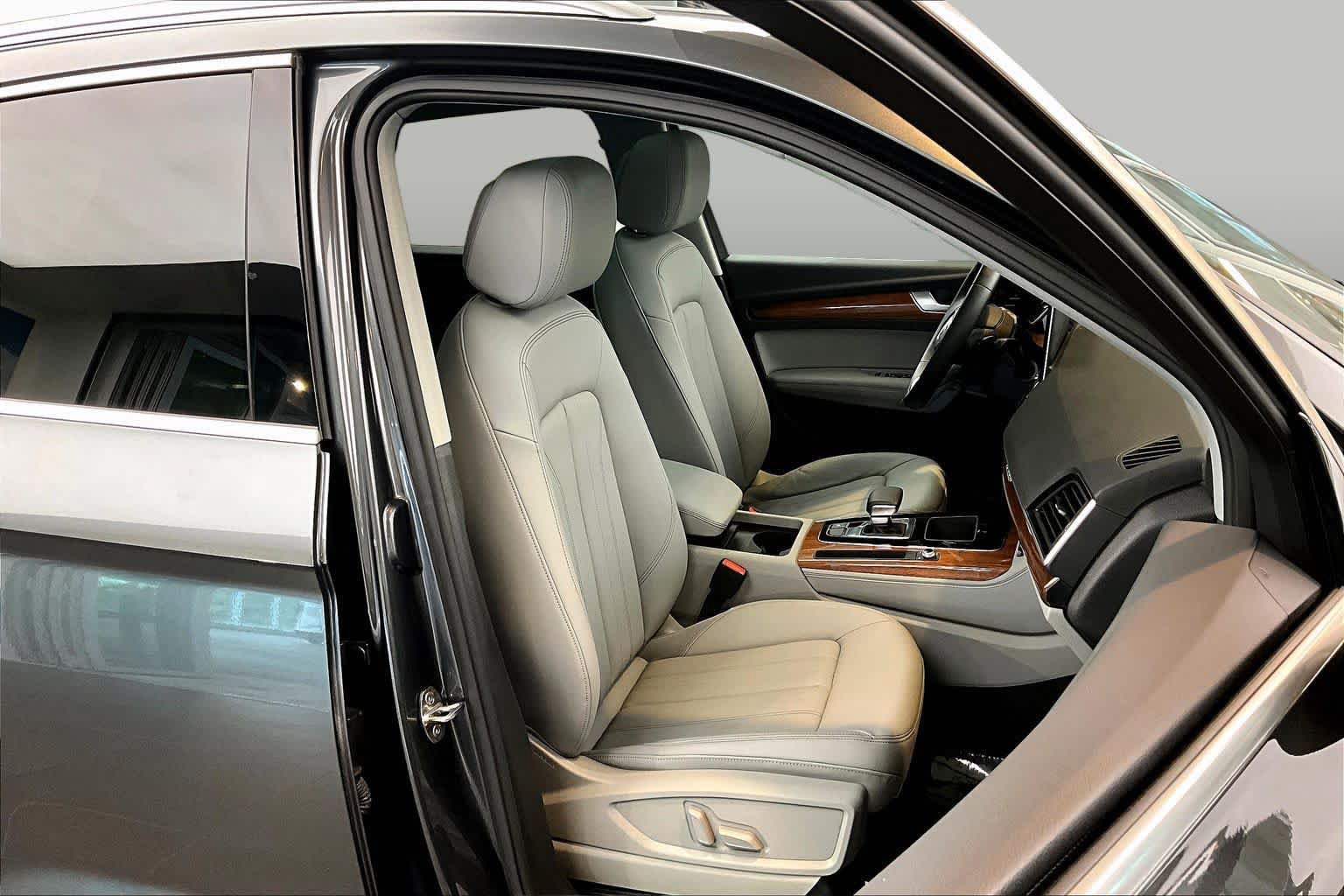 Used 2023 Audi Q5 2.0T Premium Plus w/ Premium Plus Package AWD/4WD image 9