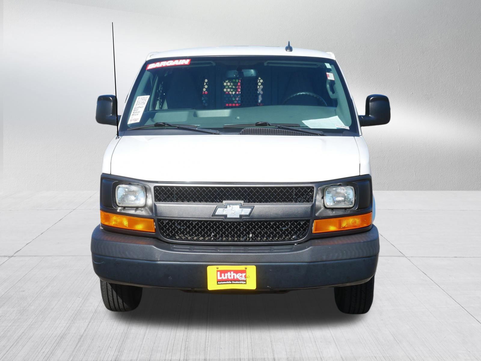 Used 2016 Chevrolet Express 3500 Extended RWD image 2