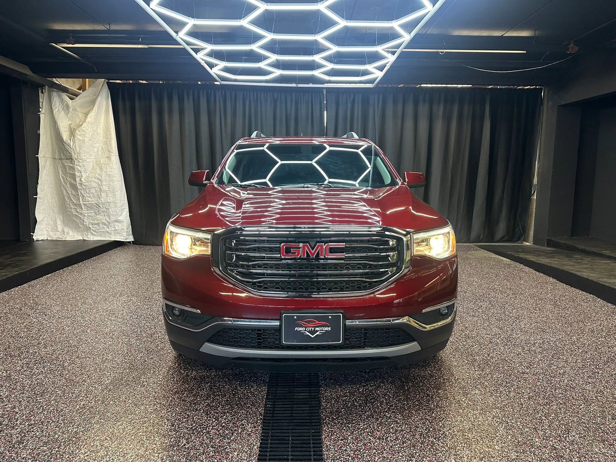 Used 2017 GMC Acadia SLT image 2