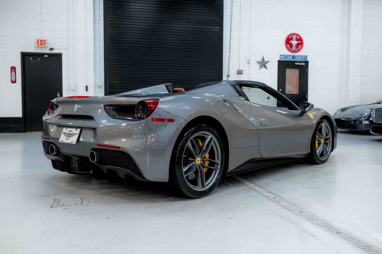 Used 2018 Ferrari 488 Spider image 8