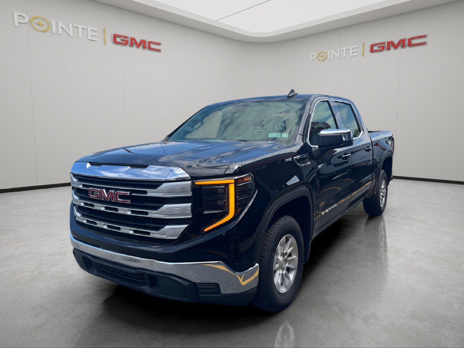 Used 2024 GMC Sierra 1500 SLE RWD image 4