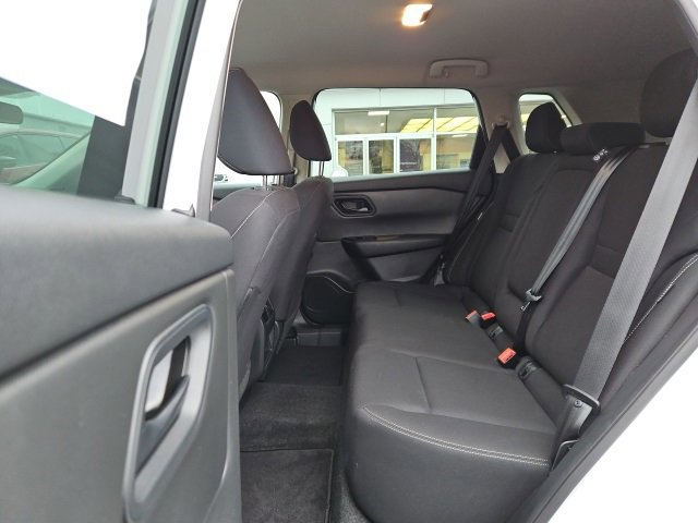 Used 2024 Nissan Rogue S image 15