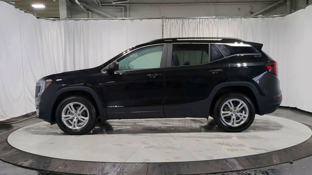 Used 2023 GMC Terrain SLE w/ Driver Convenience Package image 5