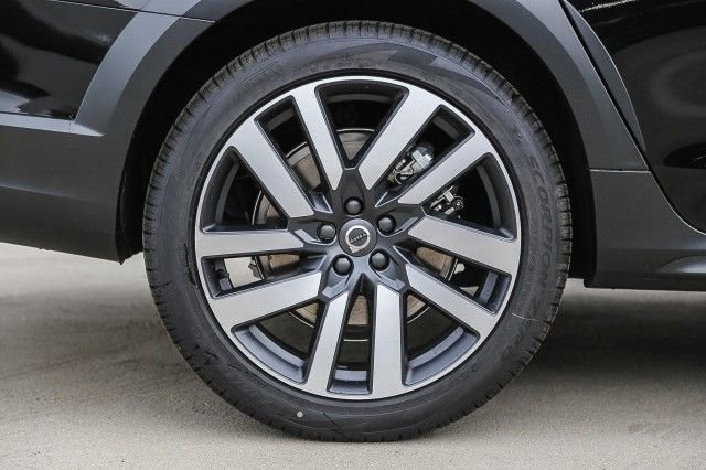 New 2025 Volvo V90 B6 Cross Country Plus w/ Protection Package Premier image 12