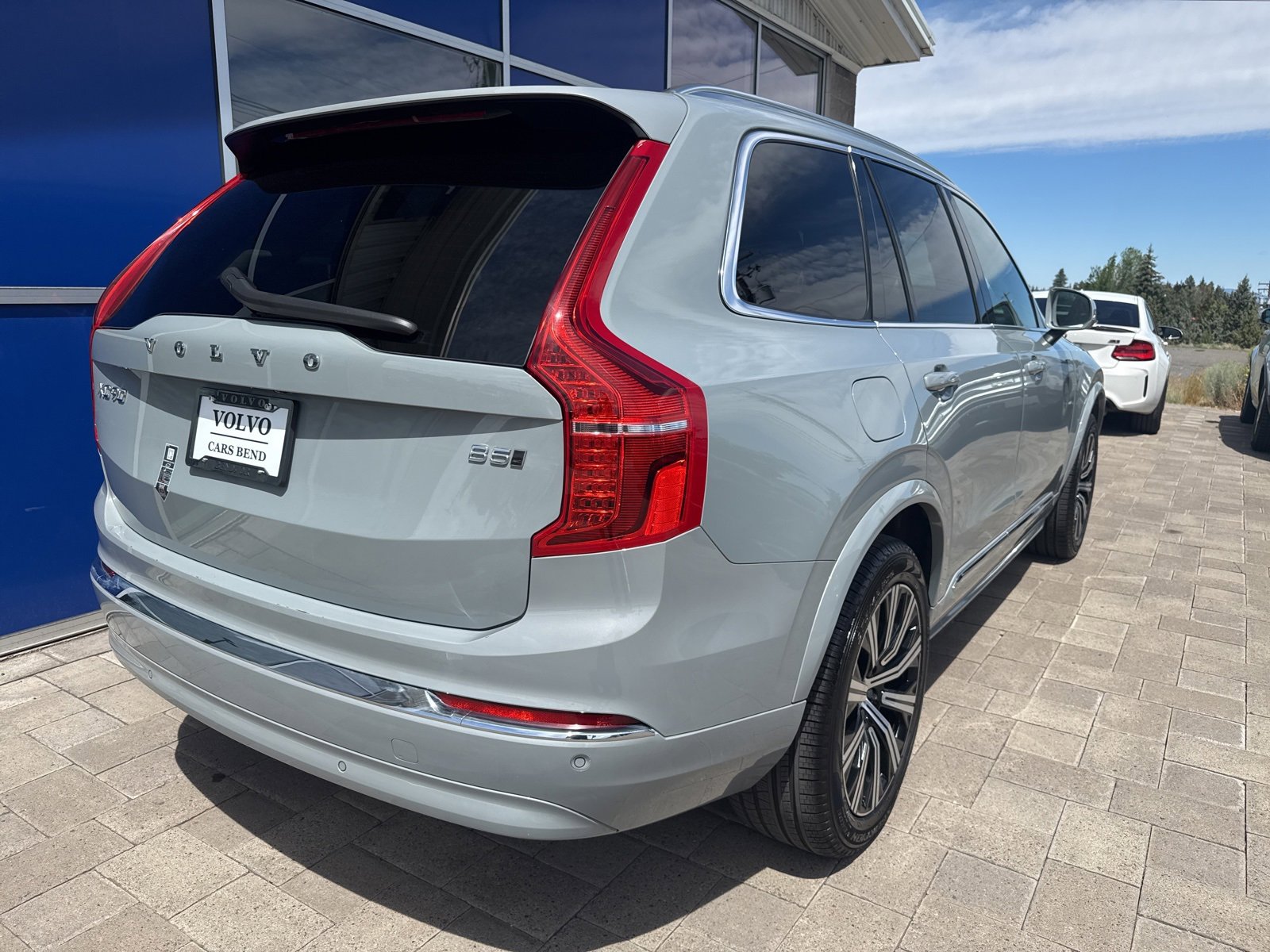 Used 2025 Volvo XC90 B5 Core image 4