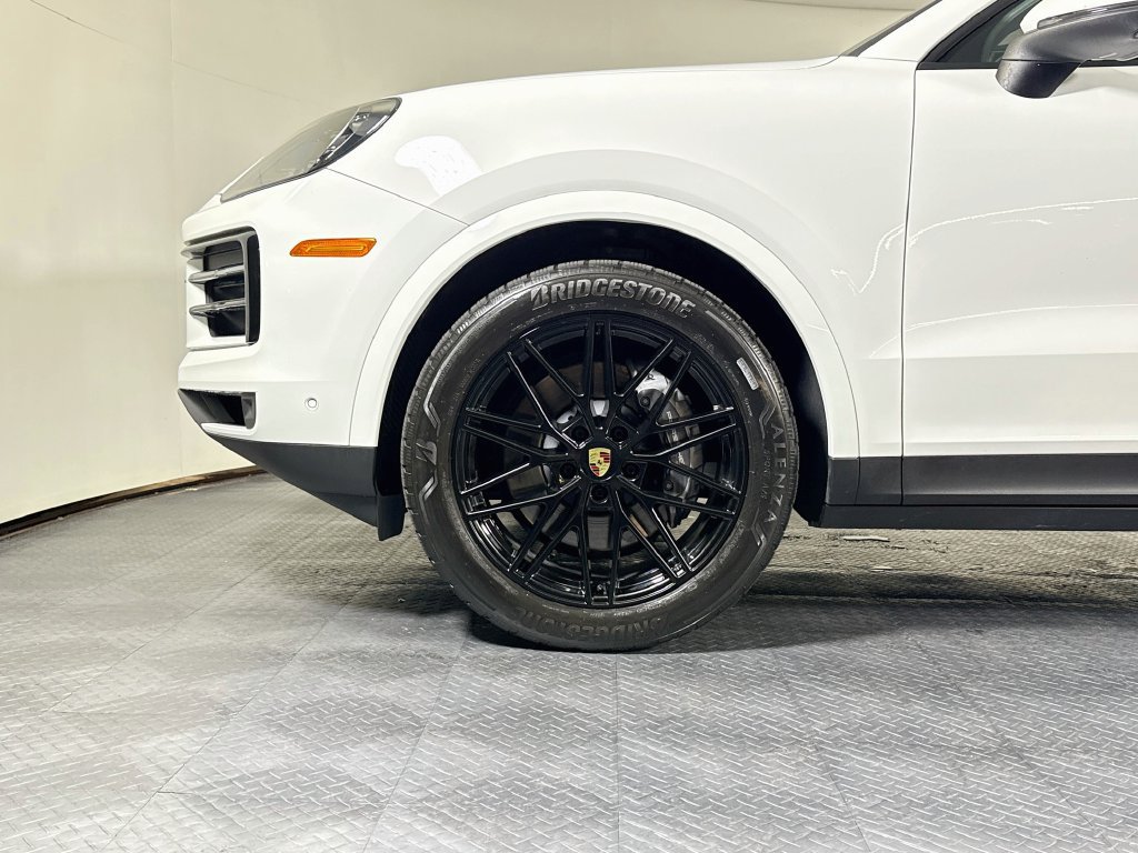 Certified 2024 Porsche Cayenne Coupe AWD/4WD image 28