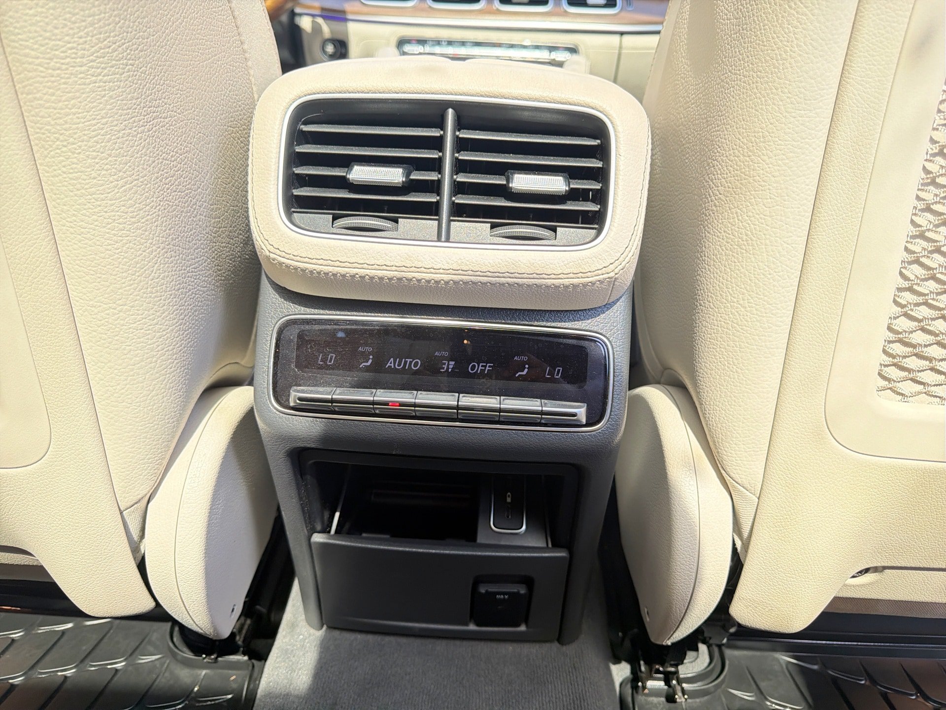 Used 2020 Mercedes-Benz GLS 580 4MATIC image 33
