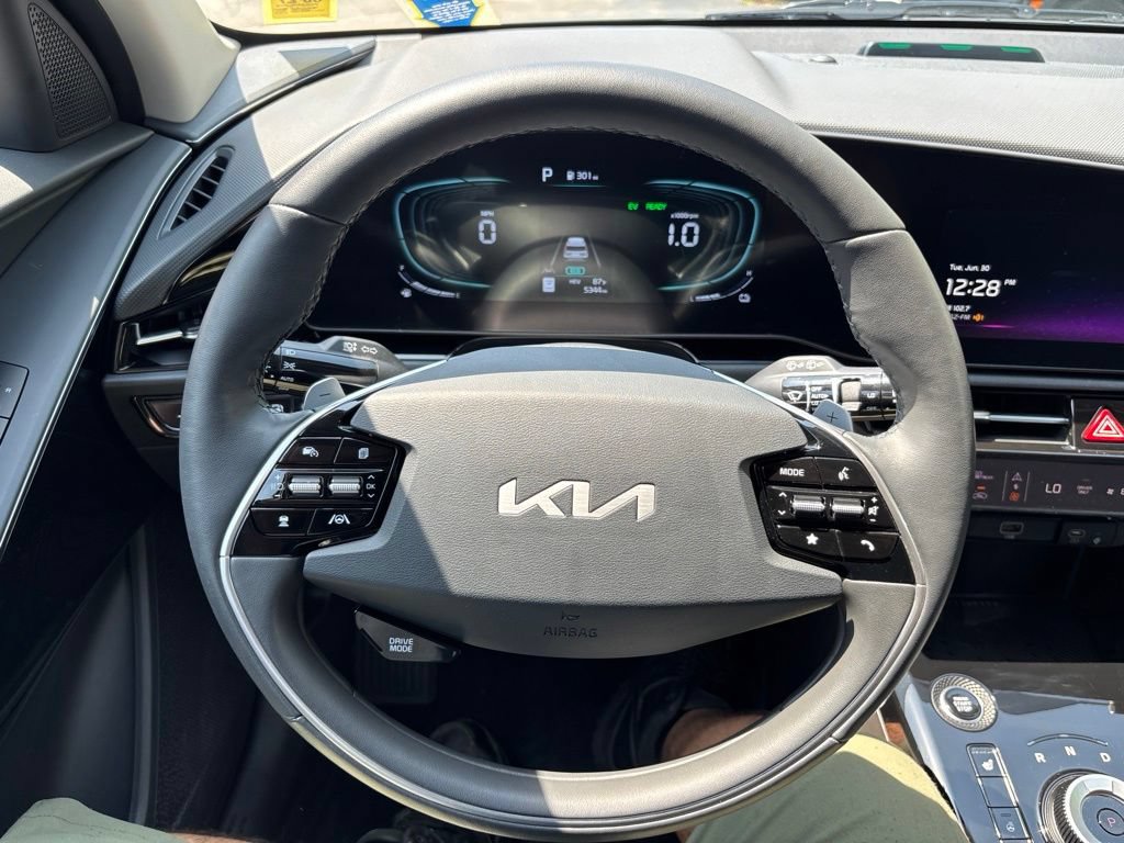 Used 2025 Kia Niro EX w/ EX Cold Weather Package FWD image 28
