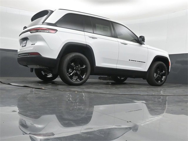 New 2025 Jeep Grand Cherokee Limited w/ Black Appearance Package image 34