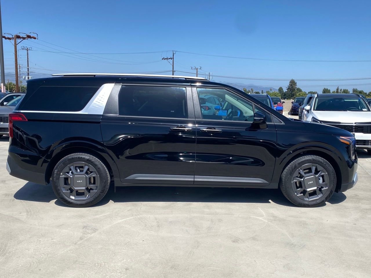 New 2026 Kia Carnival EX FWD image 2
