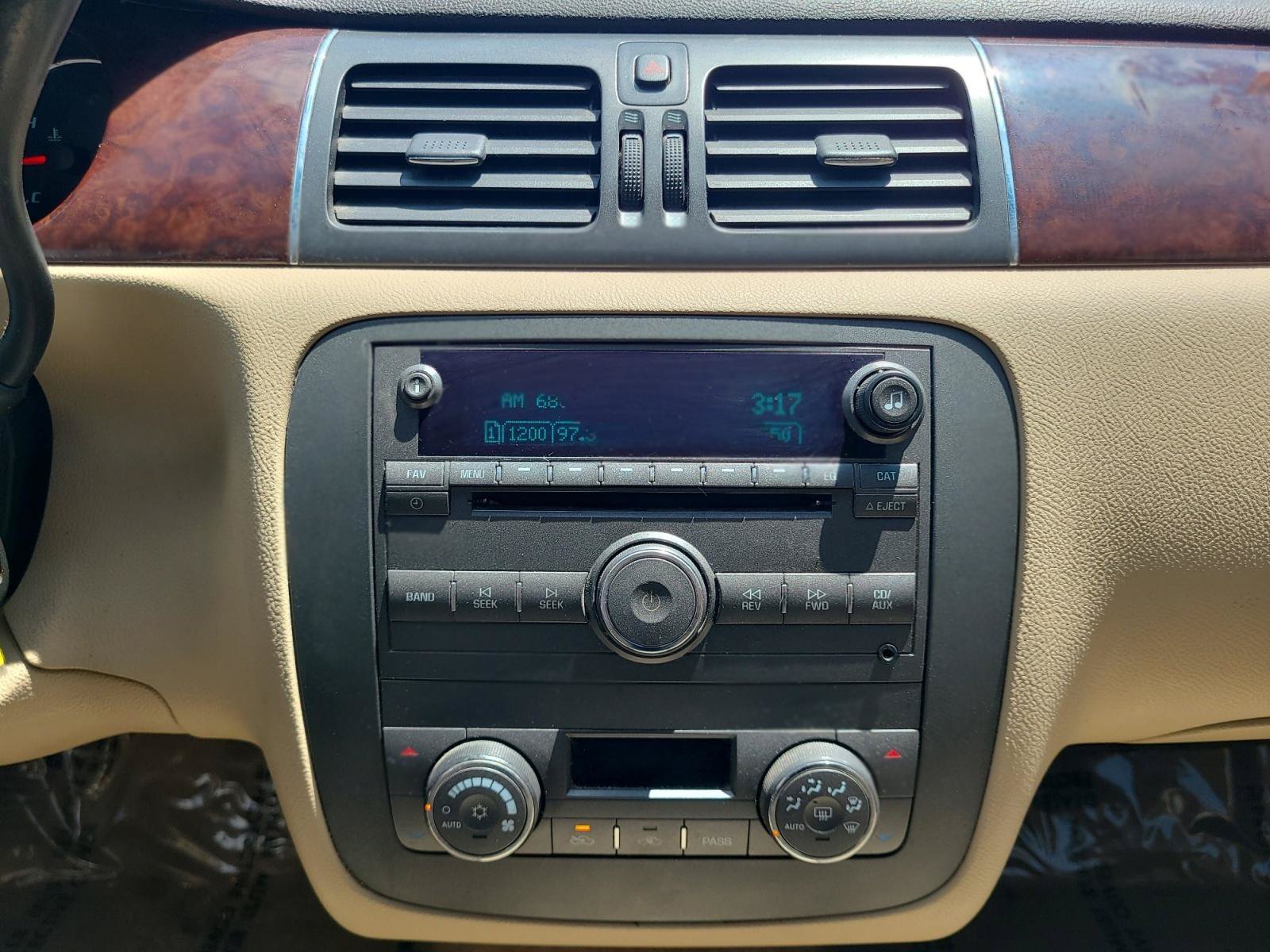 Used 2010 Buick Lucerne CXL w/ Driver Confidence Package FWD image 15
