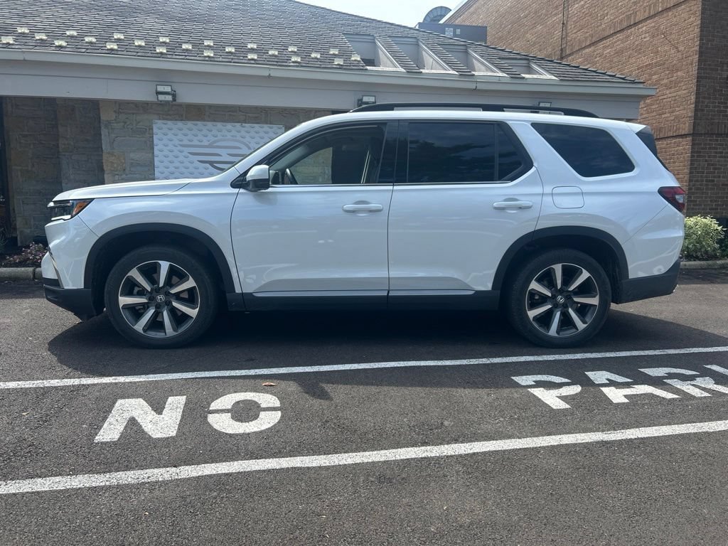 Used 2025 Honda Pilot Elite image 5
