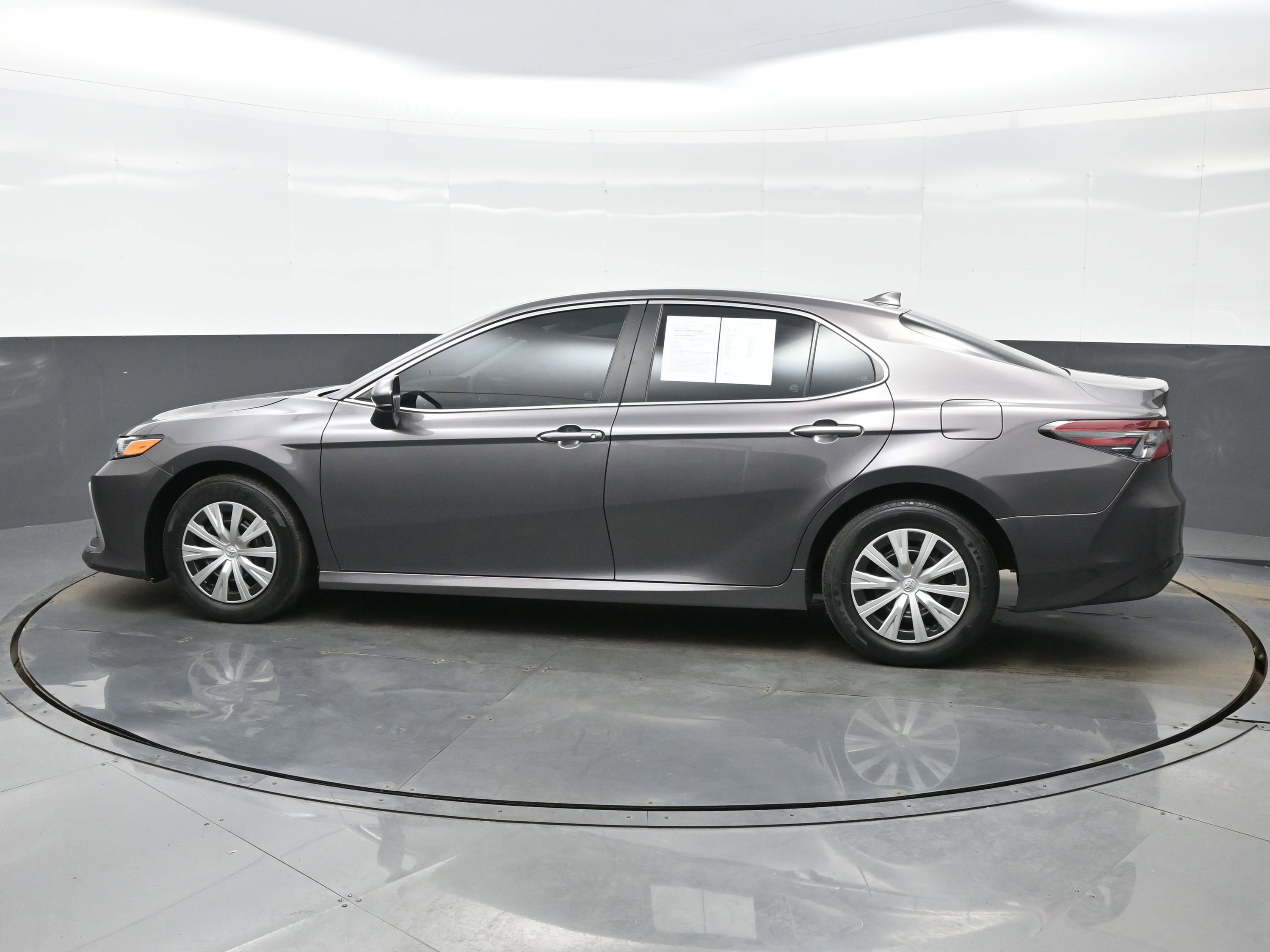 Used 2023 Toyota Camry LE image 3