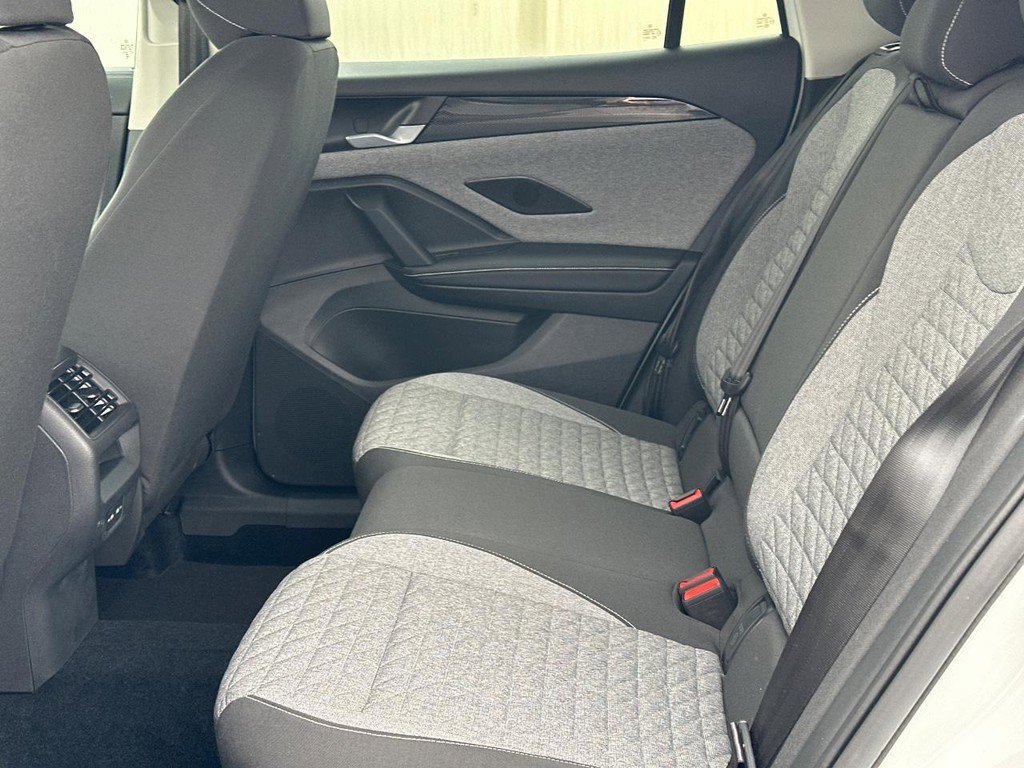 Used 2025 Volkswagen Tiguan S image 10