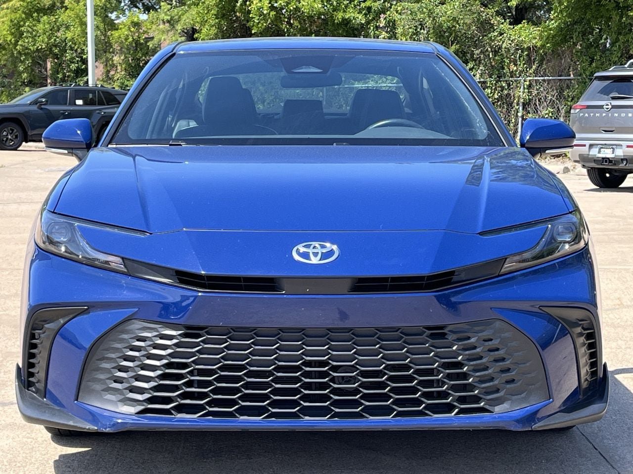 Used 2025 Toyota Camry SE FWD image 7