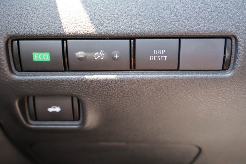 Certified 2025 Nissan Sentra SV image 17