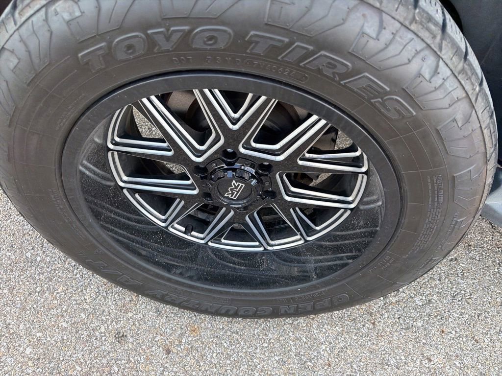 Used 2015 Chevrolet Tahoe LT w/ Luxury Package AWD/4WD image 3