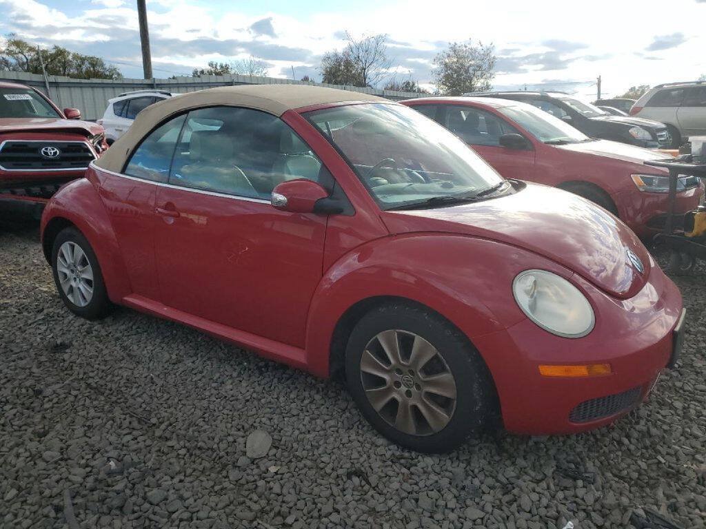 Used 2010 Volkswagen Beetle Convertible FWD image 3