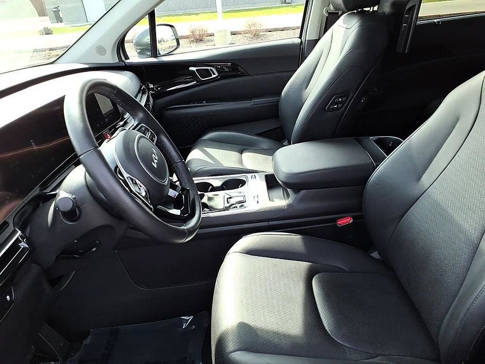 Used 2025 Kia Carnival SX Prestige FWD image 16
