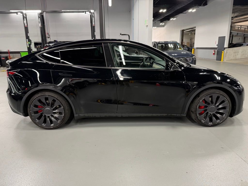 Used 2022 Tesla Model Y Performance image 3