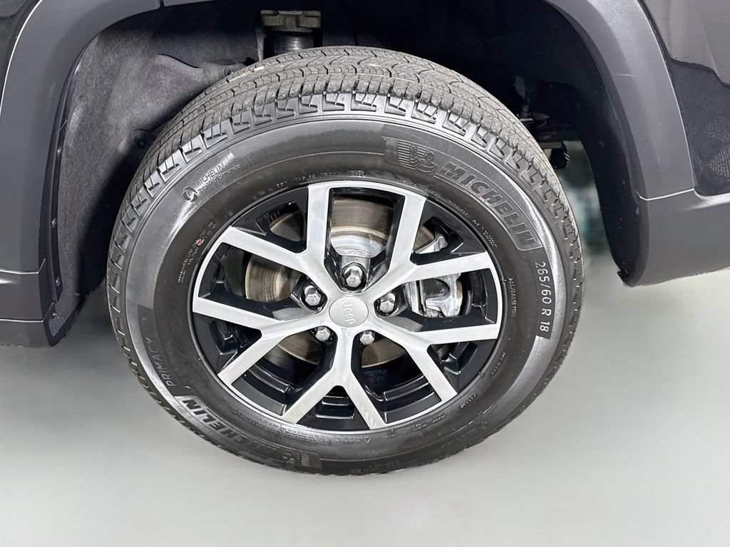 Used 2023 Jeep Grand Cherokee L Limited AWD/4WD image 35