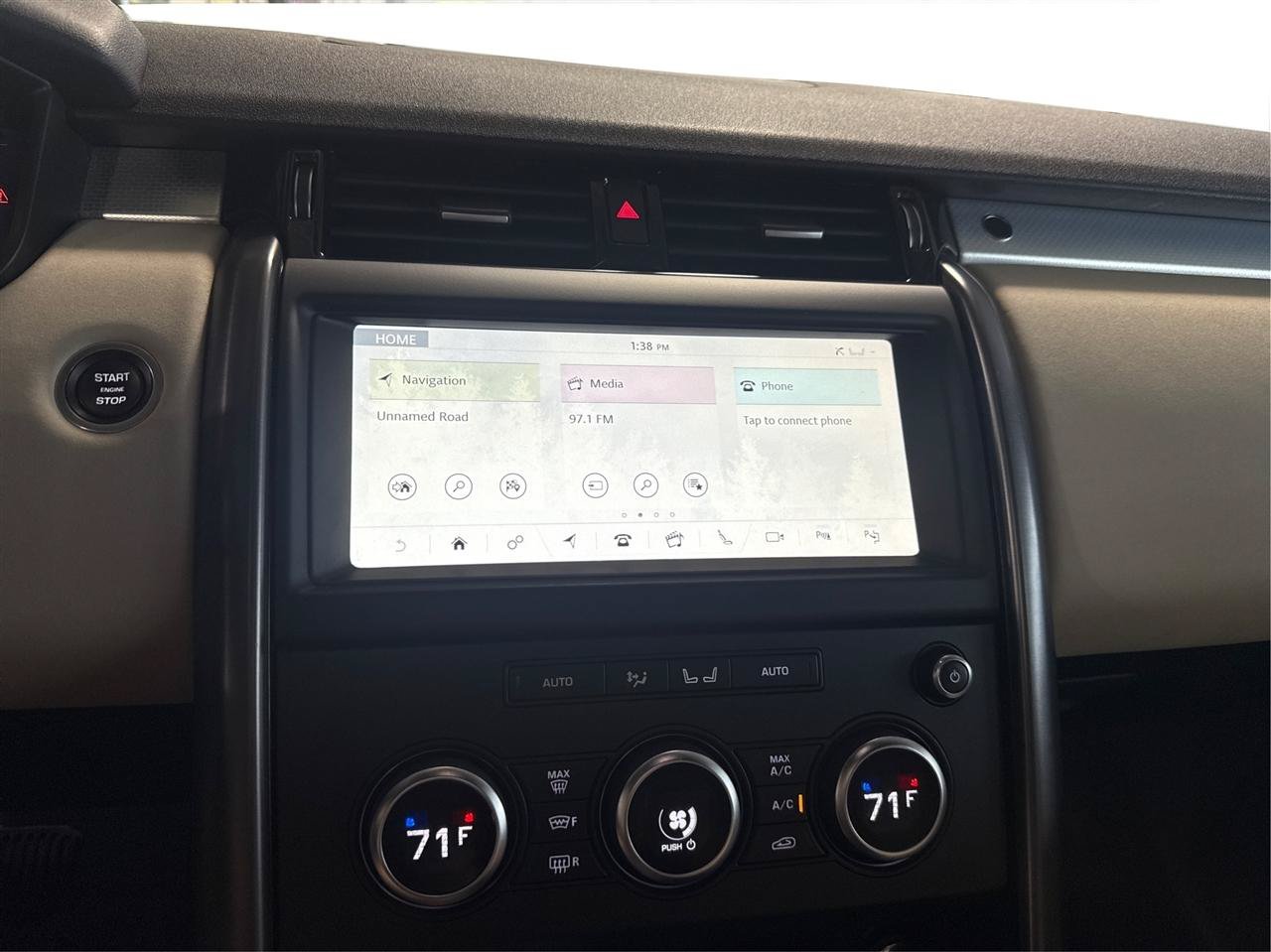 Used 2020 Land Rover Discovery Landmark AWD/4WD image 14