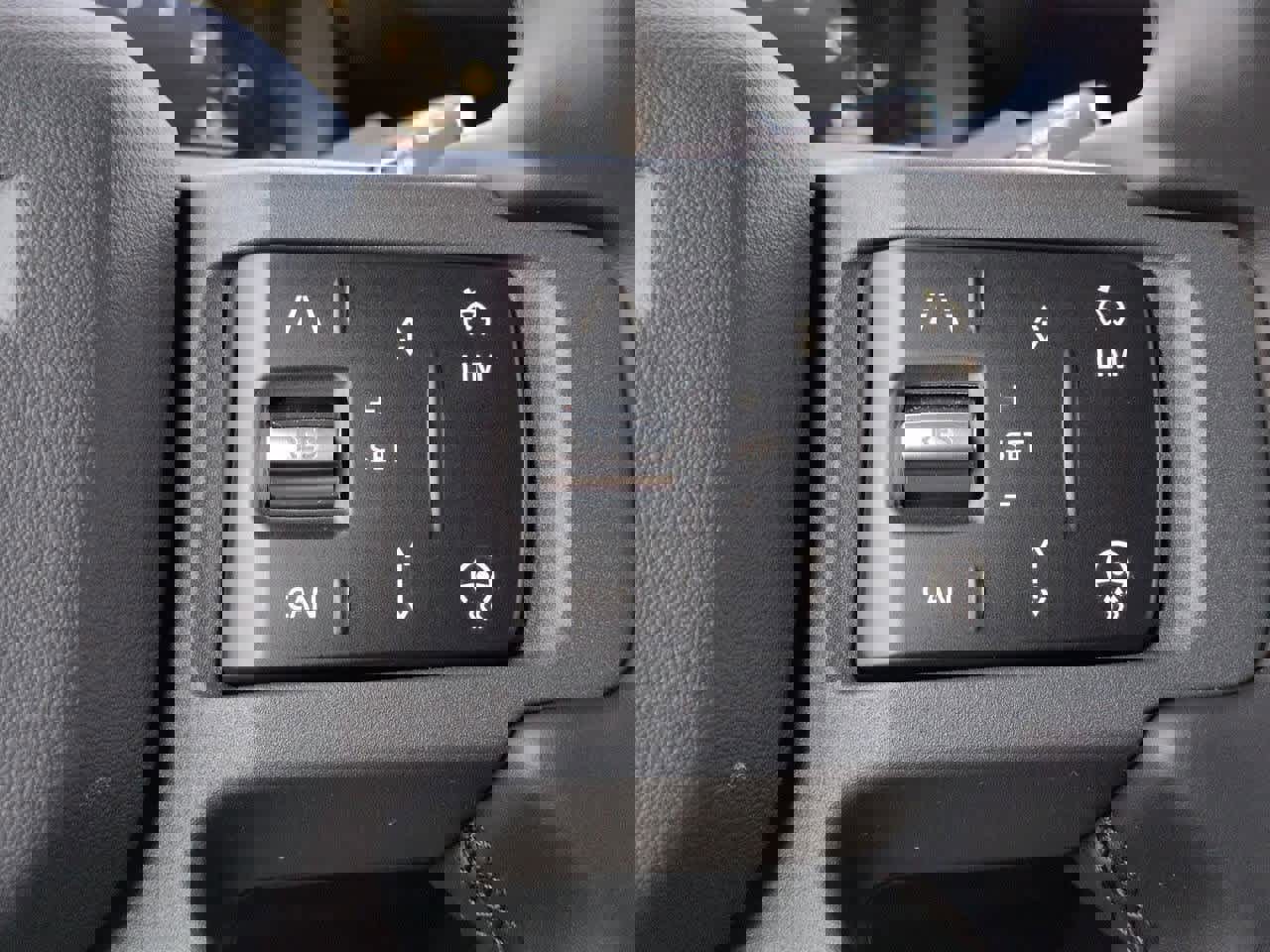 New 2026 Land Rover Defender 110 X-Dynamic SE image 26