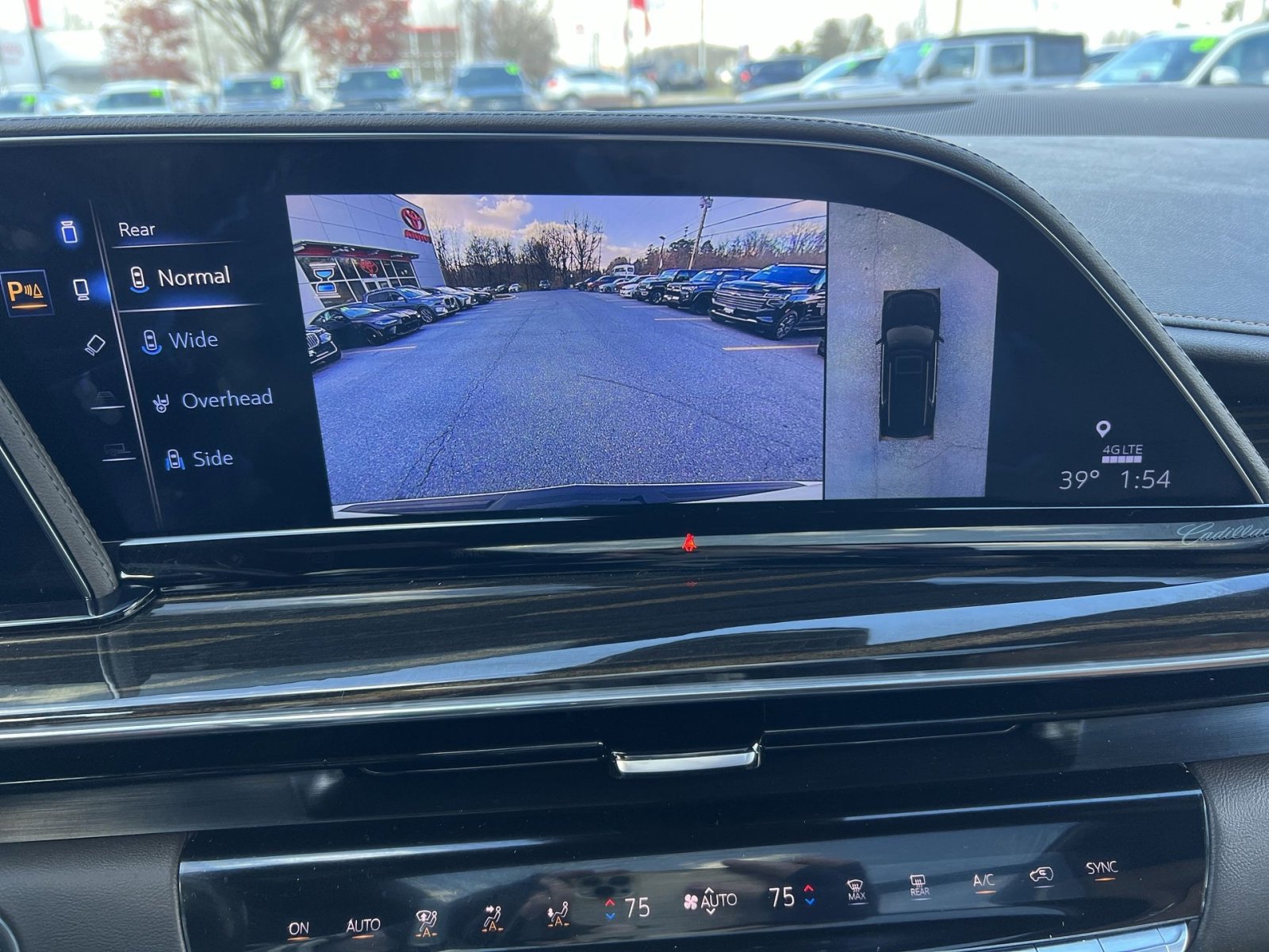 Used 2023 Cadillac Escalade Premium Luxury image 19