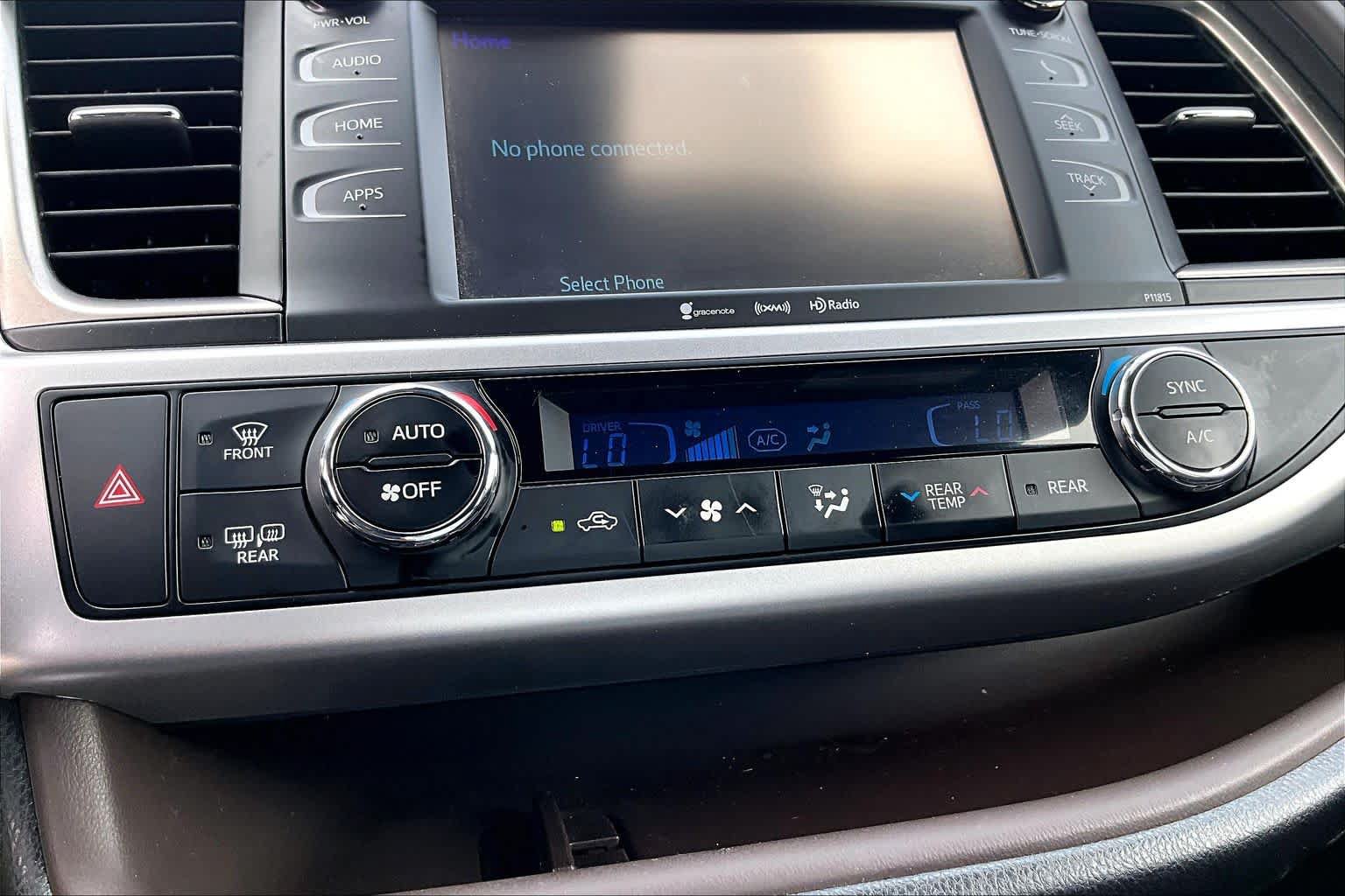 Used 2019 Toyota Highlander Plus AWD/4WD image 34