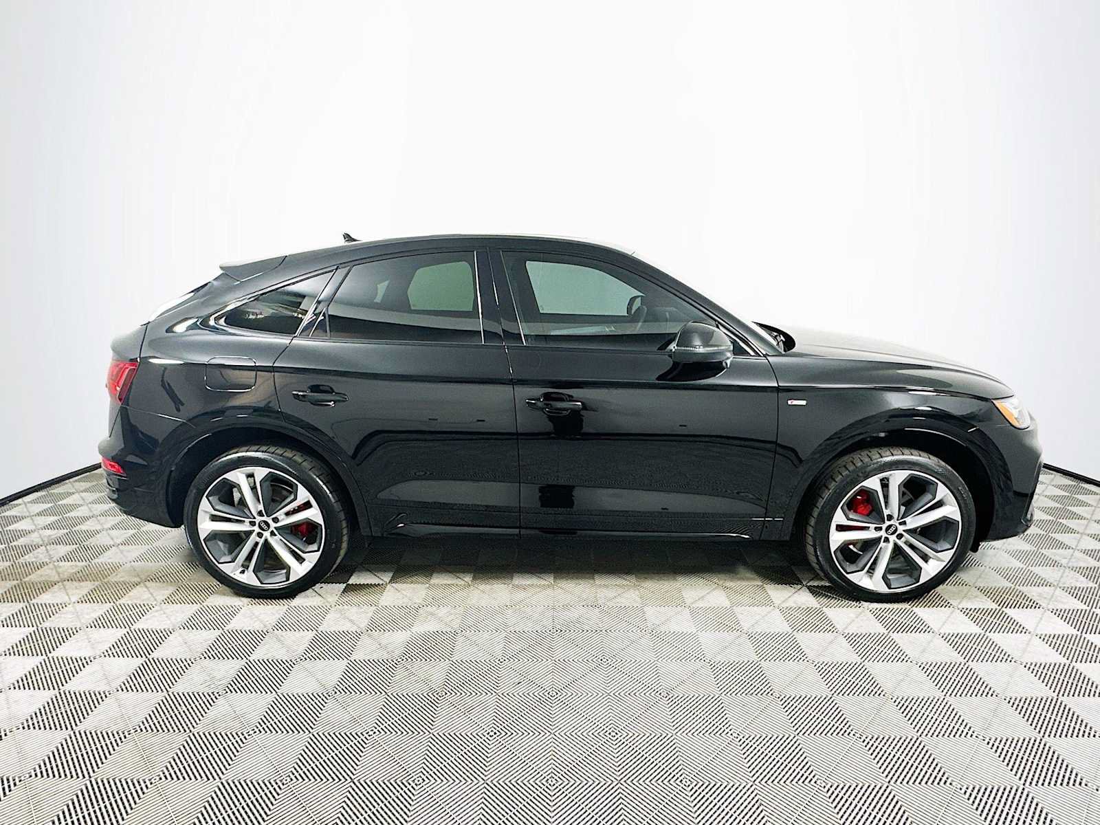 Certified 2025 Audi Q5 2.0T Premium Plus w/ Premium Plus Package AWD/4WD image 8